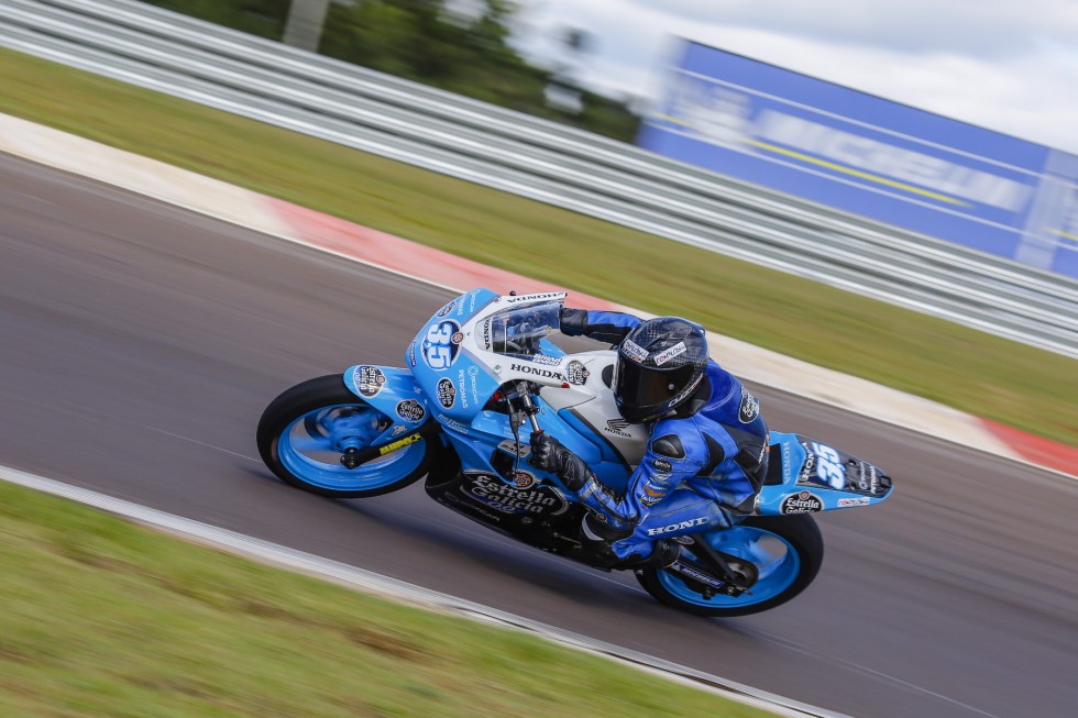 Cinco pilotos de três equipes disputam liderança do Moto 1000 GP na GPR 250