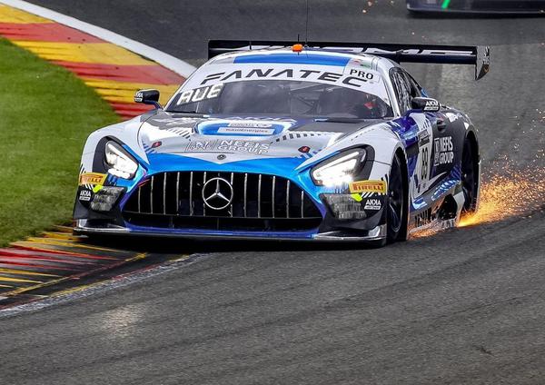 395066_978759_carro_de_felipe_fraga_nas_24_horas_de_spa_web_