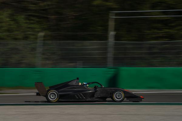 406437_1011892_36_clerot__akm__test_monza_22_07091_web_