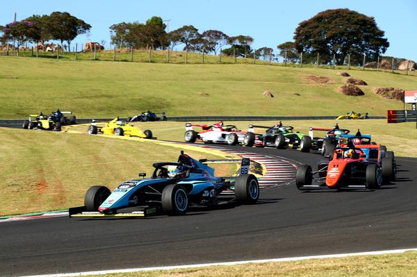 406953_1013398_f4_brasil___corrida_1_velocitta_2022_l_bassani__57__web_