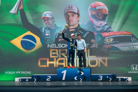 Pedro Cardoso tem vitória redentora em Interlagos; Nelson Piquet Jr. é campeão do TCR Brasil Banco BRB